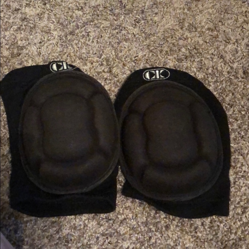 Wrestling knee pads